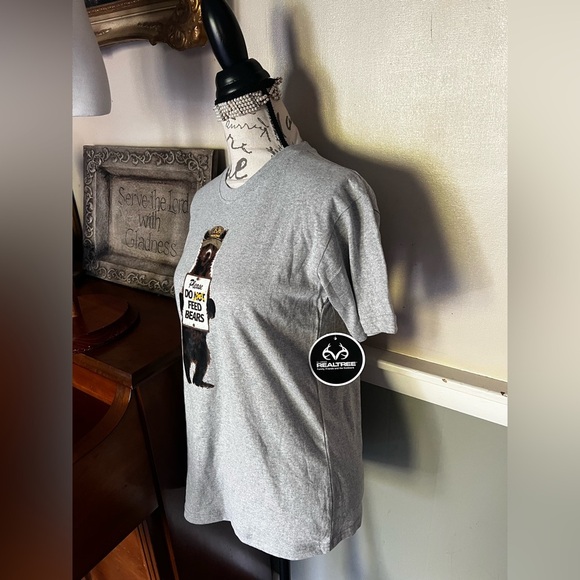 🩶 RealTree Please Do Not Feed Bears Heather Grey Tee NWT - Picture 5 of 6